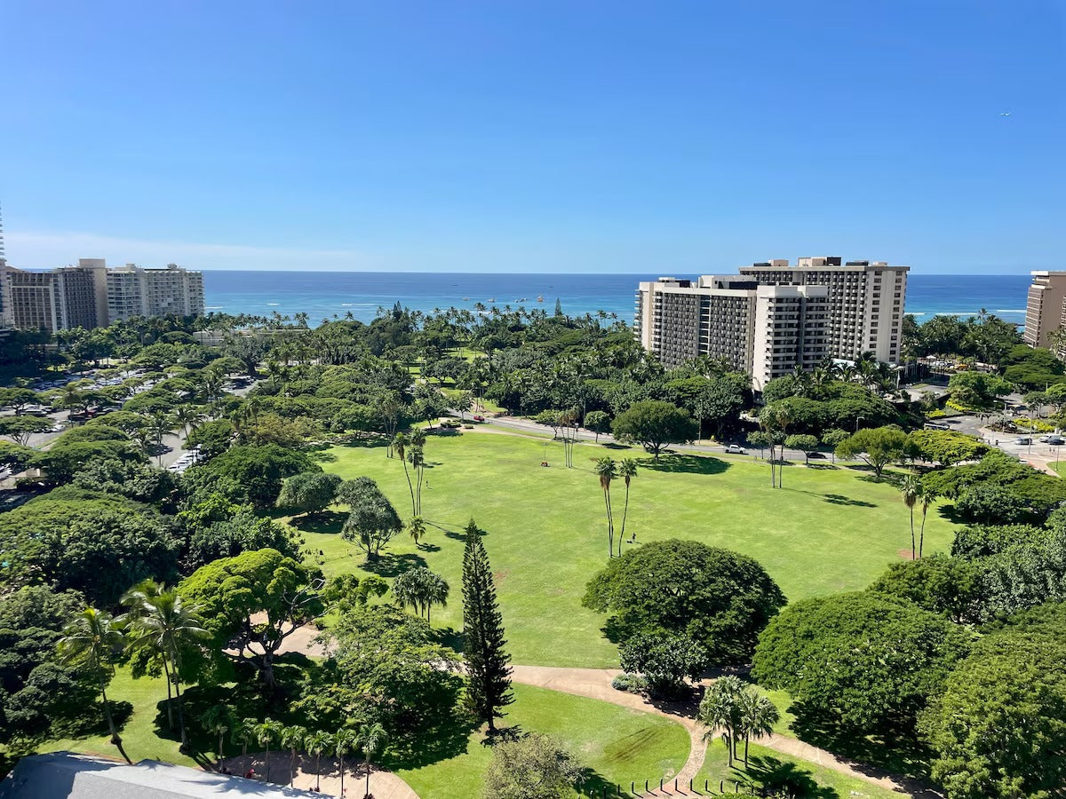 Ocean View Waikiki Studio Oasis-Balcony, Pool & AC