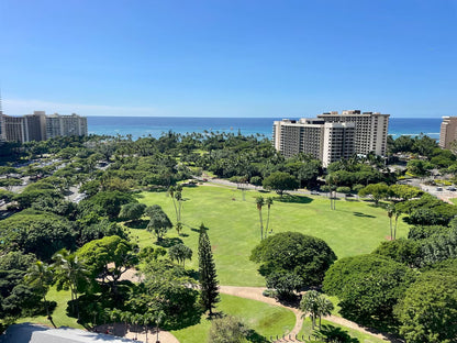Ocean View Waikiki Studio Oasis-Balcony, Pool & AC