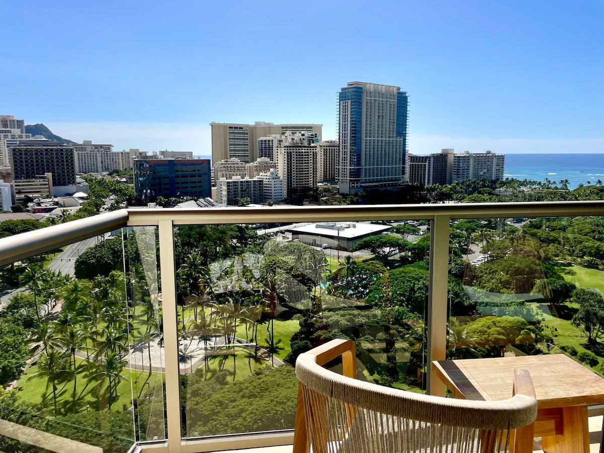 Ocean View Waikiki Studio Oasis-Balcony, Pool & AC