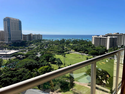 Ocean View Waikiki Studio Oasis-Balcony, Pool & AC