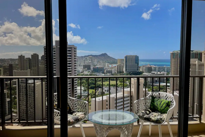 Ocean View Waikiki 2BR Retreat w/ Parking & AC