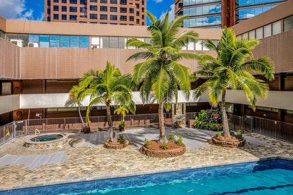 Honolulu Ocean View Abode w/ Parking, AC & Laundry