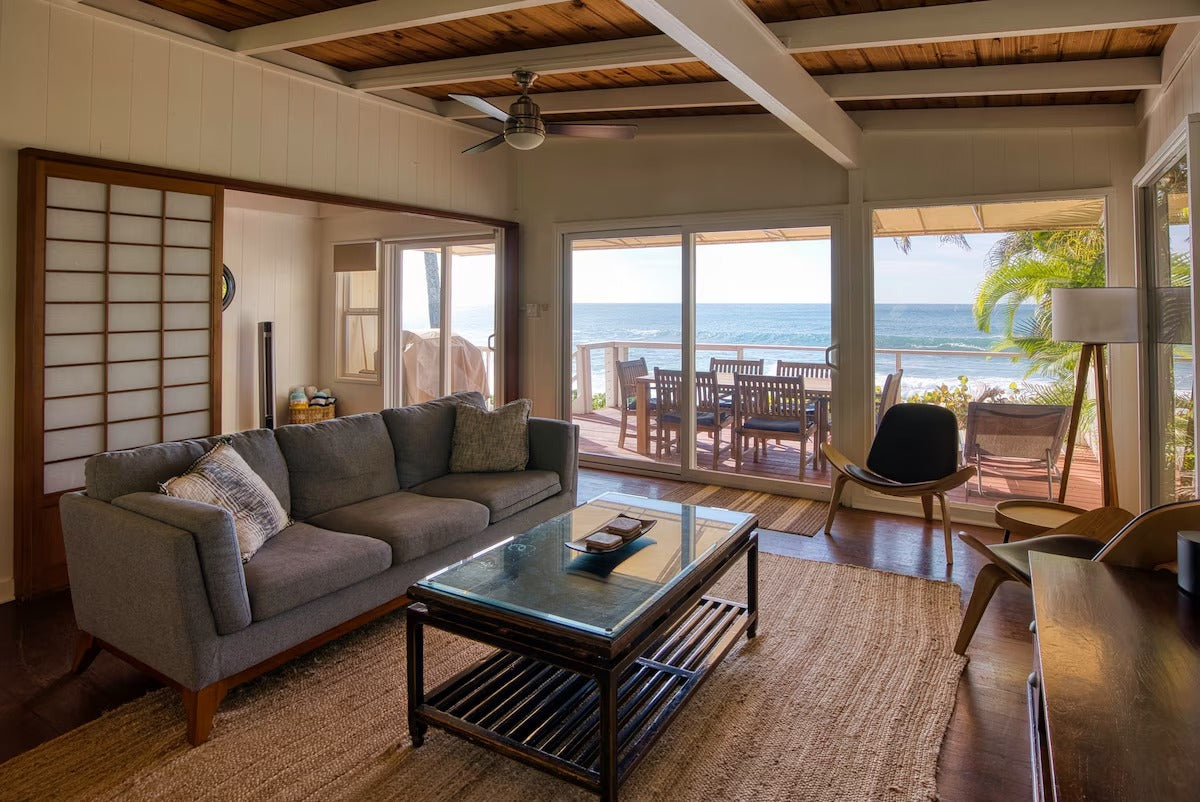 Waimea Bay North Shore Ocean Front - with AC