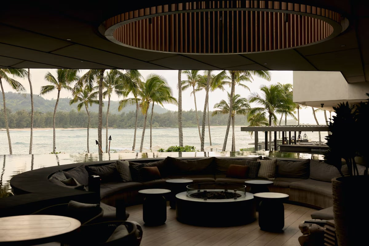 Aloha Surf Condo - Private Deck - Pool - E-Bikes