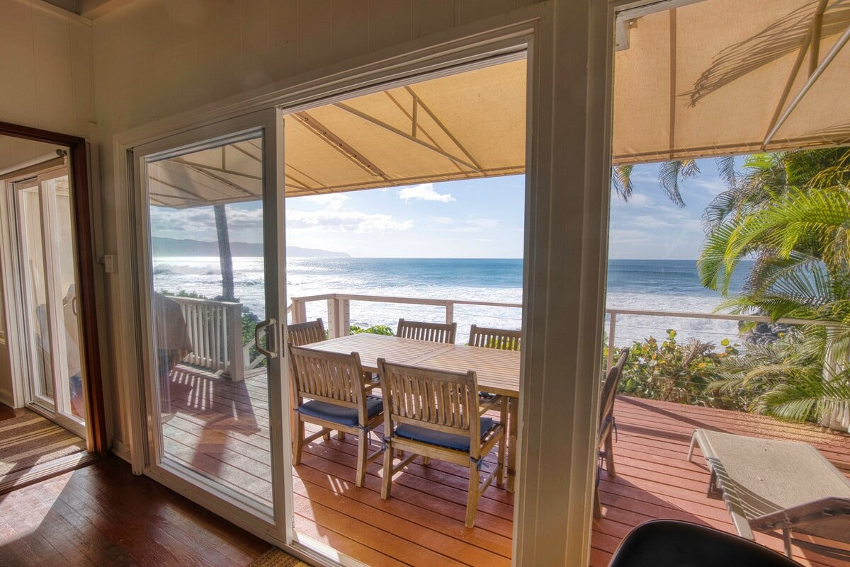 Waimea Bay North Shore Ocean Front - with AC