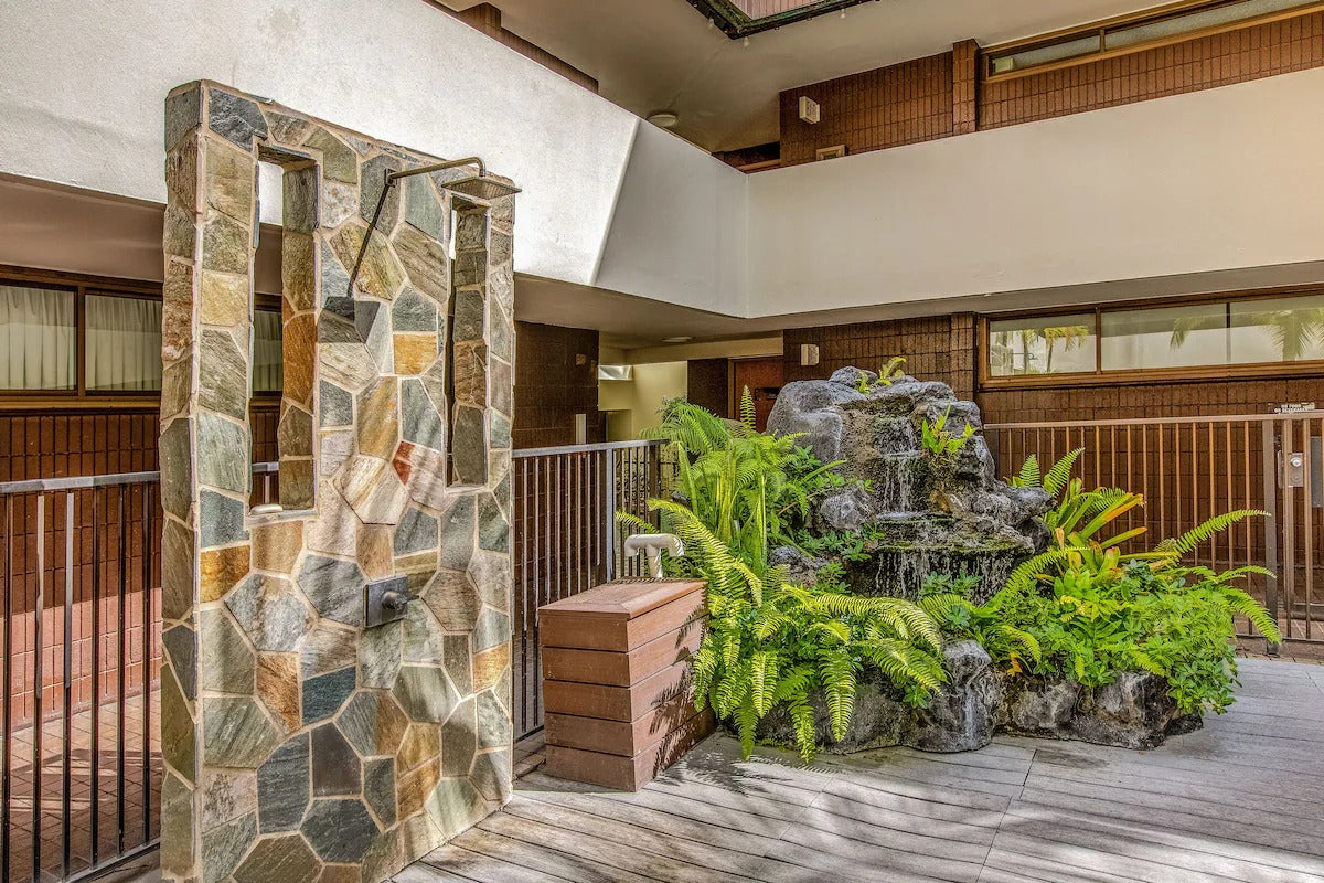 Honolulu Ocean View Abode w/ Parking, AC & Laundry