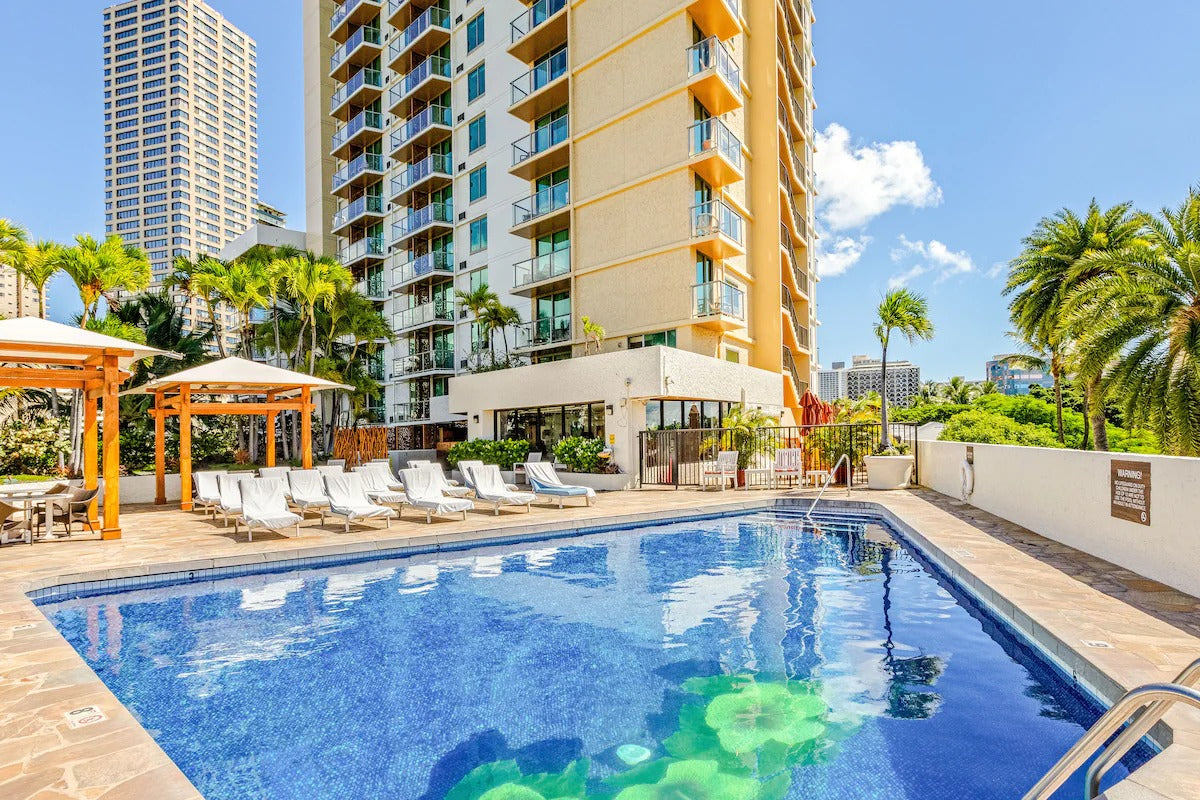 Ocean View Waikiki Studio Retreat-Balcony, Pool/AC