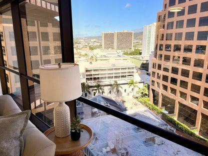 Honolulu Mountain View Condo w/ Free Parking