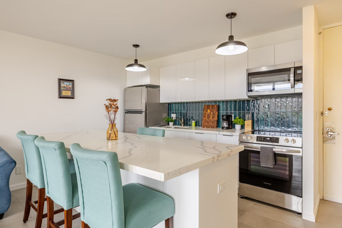Renovated Waikiki Banyan w/ Diamond Head View