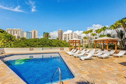 Ocean View Waikiki Studio Retreat-Balcony, Pool/AC