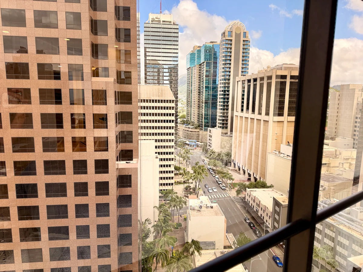 Modern Renovated Honolulu View Escape
