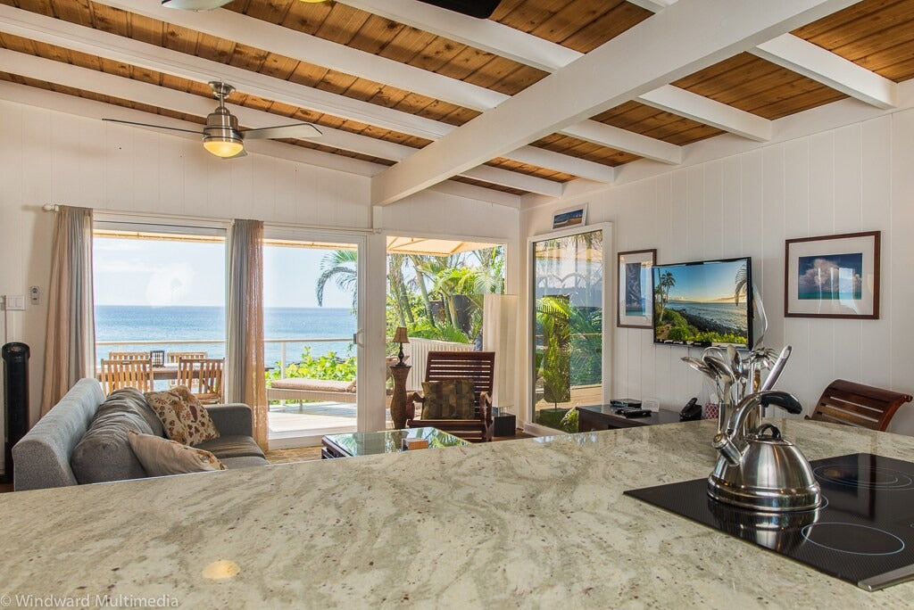 Waimea Bay North Shore Ocean Front - with AC