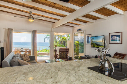 Waimea Bay North Shore Ocean Front - with AC