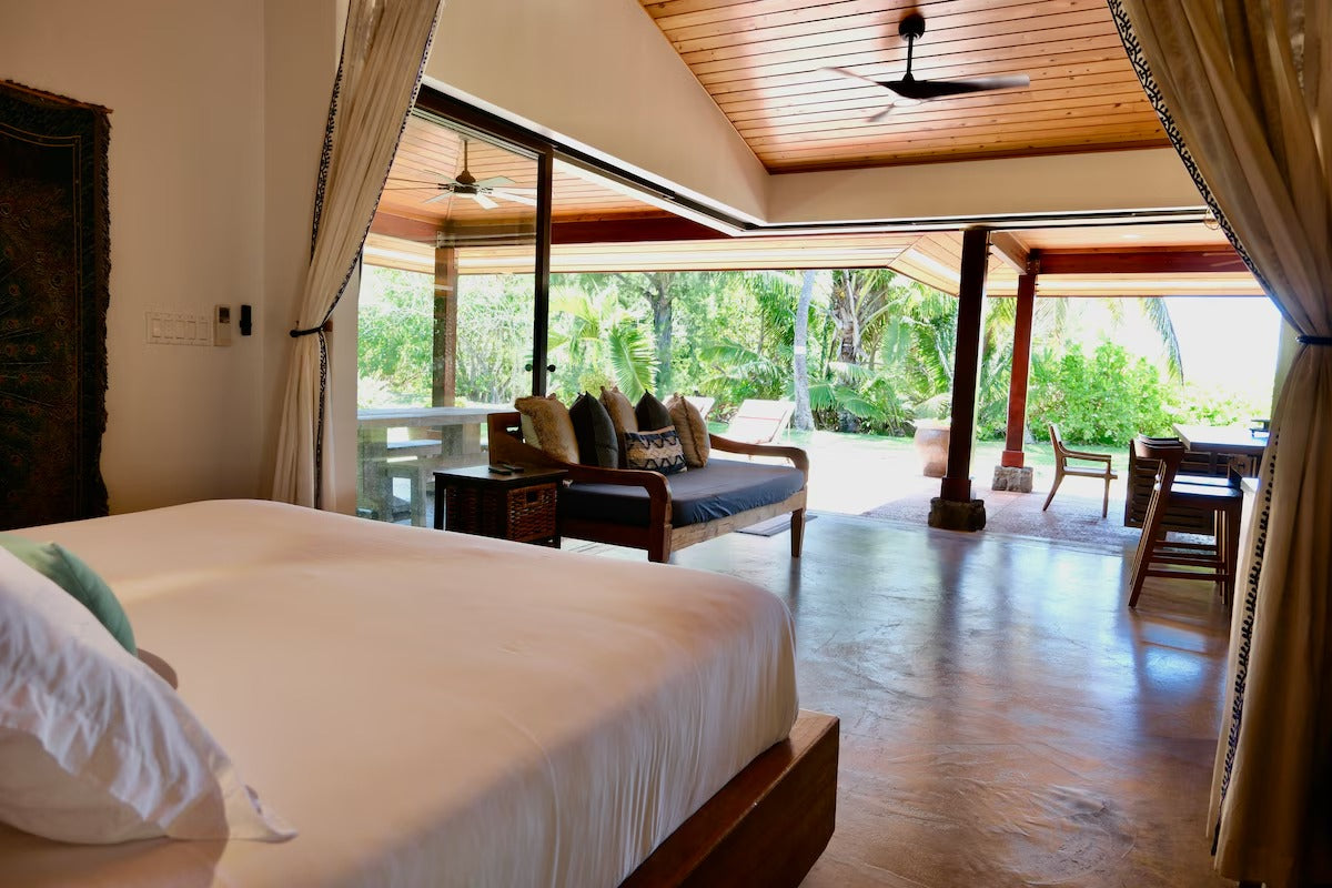 Oceanfront Cottage - 100 Foot Wave Getaways