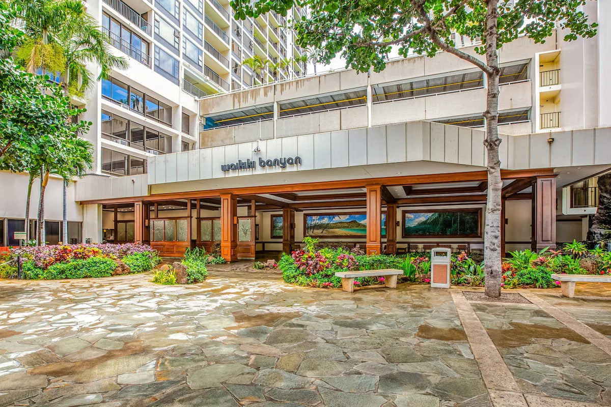 Ocean View Waikiki Banyan Getaway w/ Parking & AC