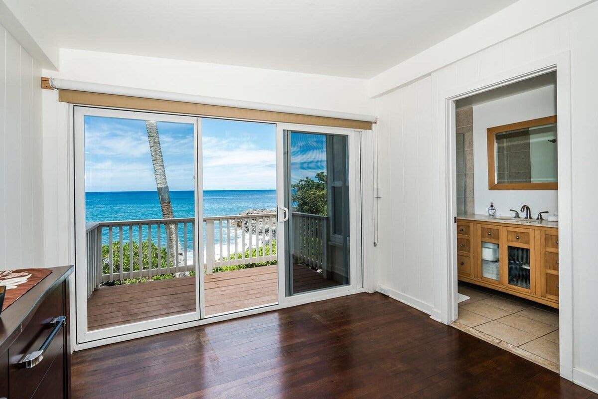 Waimea Bay North Shore Ocean Front - with AC