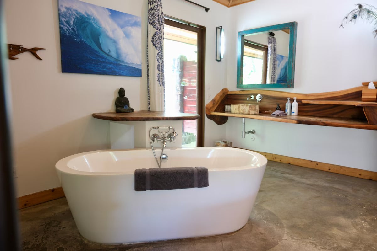 Oceanfront Cottage - 100 Foot Wave Getaways