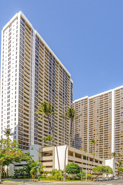 Ocean View Waikiki Banyan Getaway w/ Parking & AC