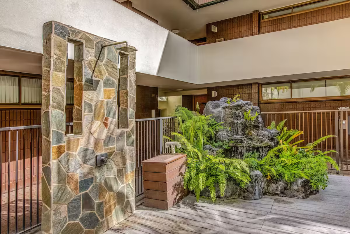 Modern Renovated Honolulu View Escape