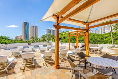 Ocean View Waikiki Studio Oasis-Balcony, Pool & AC