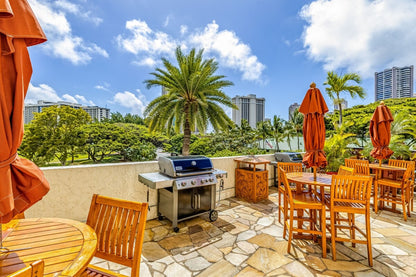 Ocean View Waikiki Studio Oasis-Balcony, Pool & AC