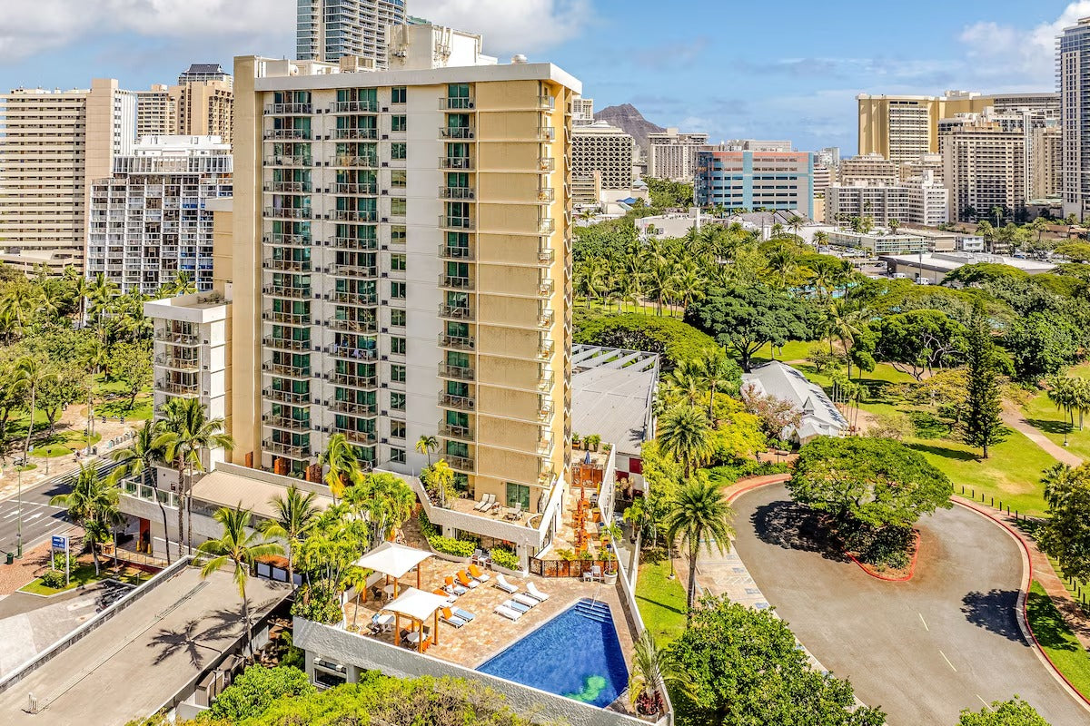 Ocean View Waikiki Studio Oasis-Balcony, Pool & AC