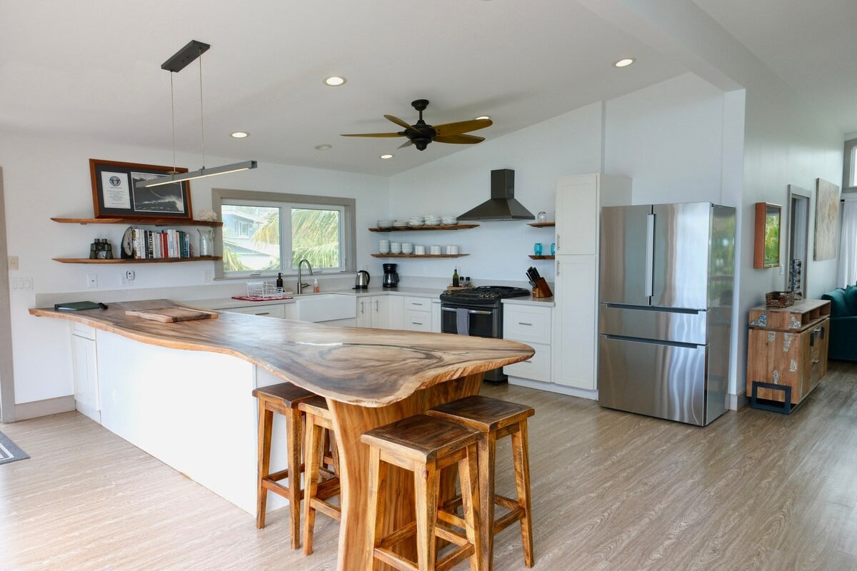 Ocean Views 2 Bedroom - 100 Foot Wave Getaways