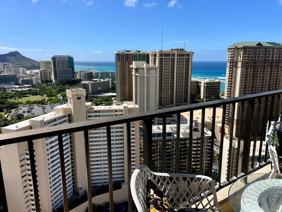 Ocean View Waikiki 2BR Retreat w/ Parking & AC