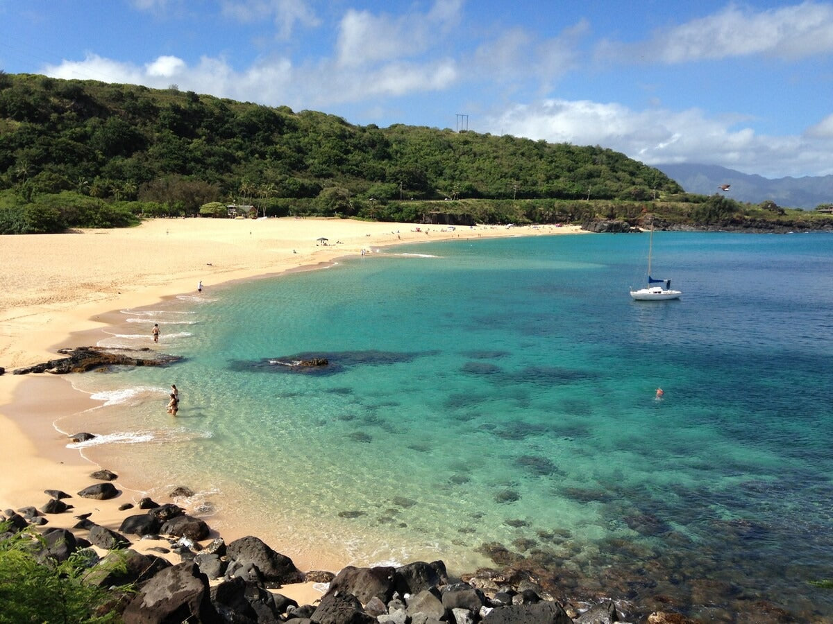 Waimea Bay North Shore Ocean Front - with AC