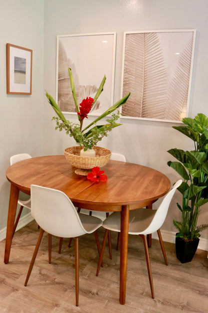 Turtle Bay Bungalow- Parking, AC & Walk to Beach