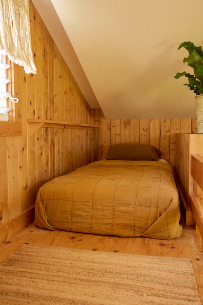 Aloha Surf Cabin - Private Yard and Entrance!
