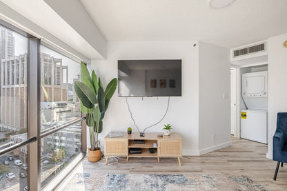 Honolulu Mountain View Condo w/ Free Parking