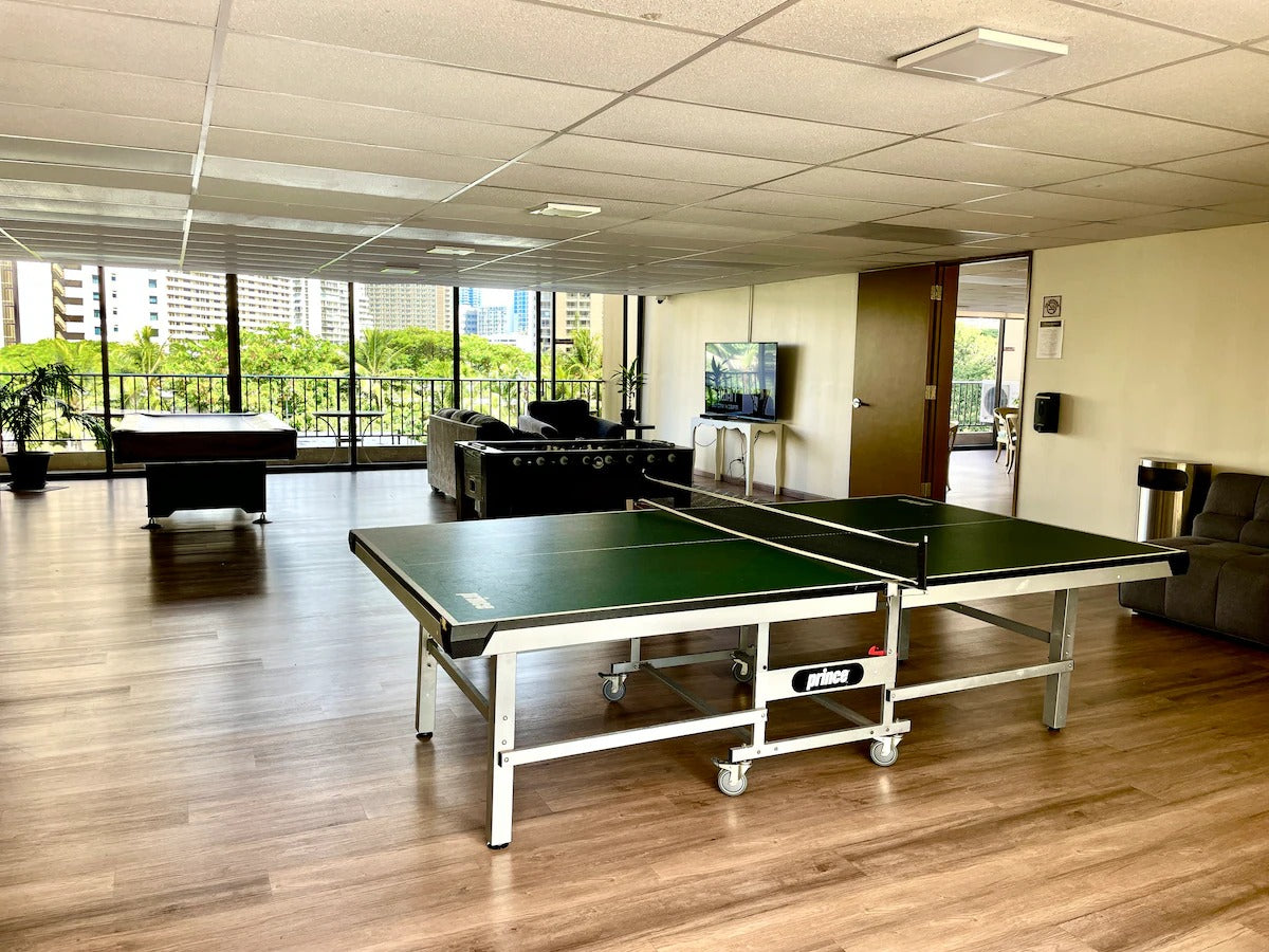 Ocean View Waikiki 2BR Retreat w/ Parking & AC