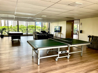 Ocean View Waikiki 2BR Retreat w/ Parking & AC
