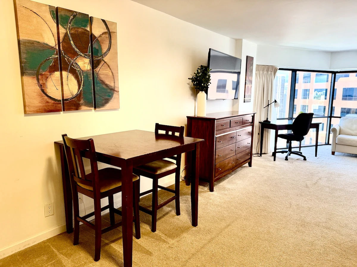 Spacious Honolulu Studio Retreat w/ Parking & AC