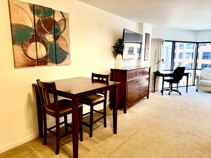 Spacious Honolulu Studio Retreat w/ Parking & AC