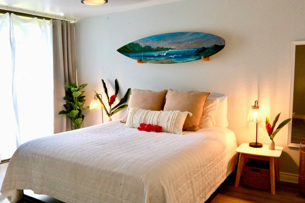 Turtle Bay Bungalow- Parking, AC & Walk to Beach