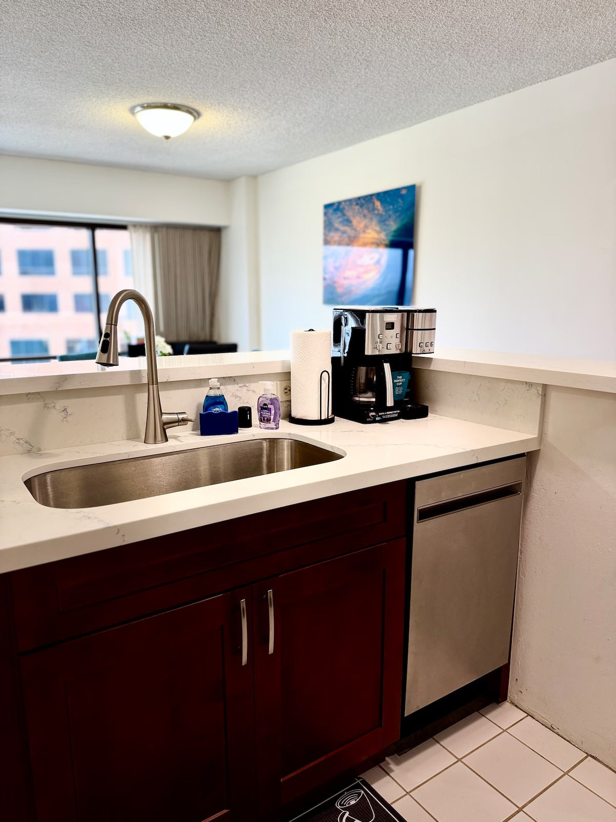 Honolulu Ocean View Condo w/ Free Parking