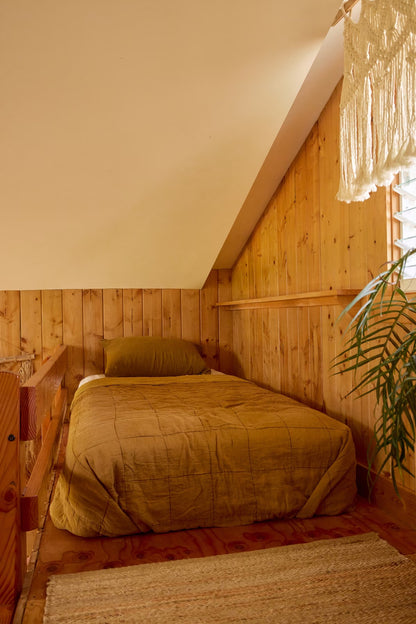 Aloha Surf Cabin - Private Yard and Entrance!