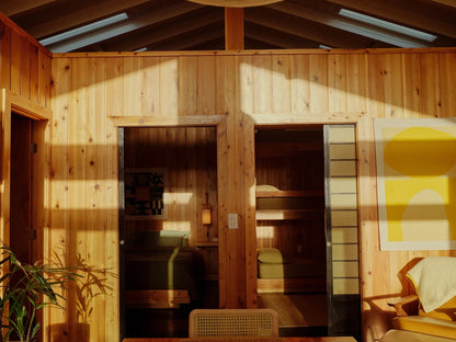 The Cedar House - Private Yard and Entrance!