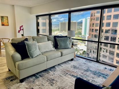 Honolulu Mountain View Condo w/ Free Parking