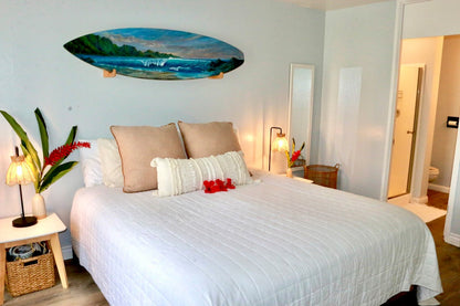 Turtle Bay Bungalow- Parking, AC & Walk to Beach