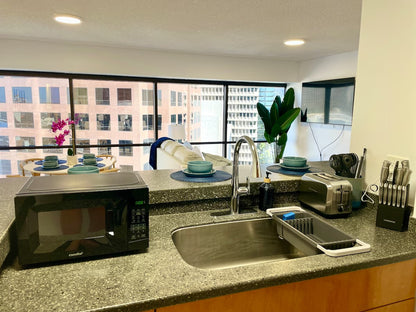 Honolulu Mountain View Condo w/ Free Parking