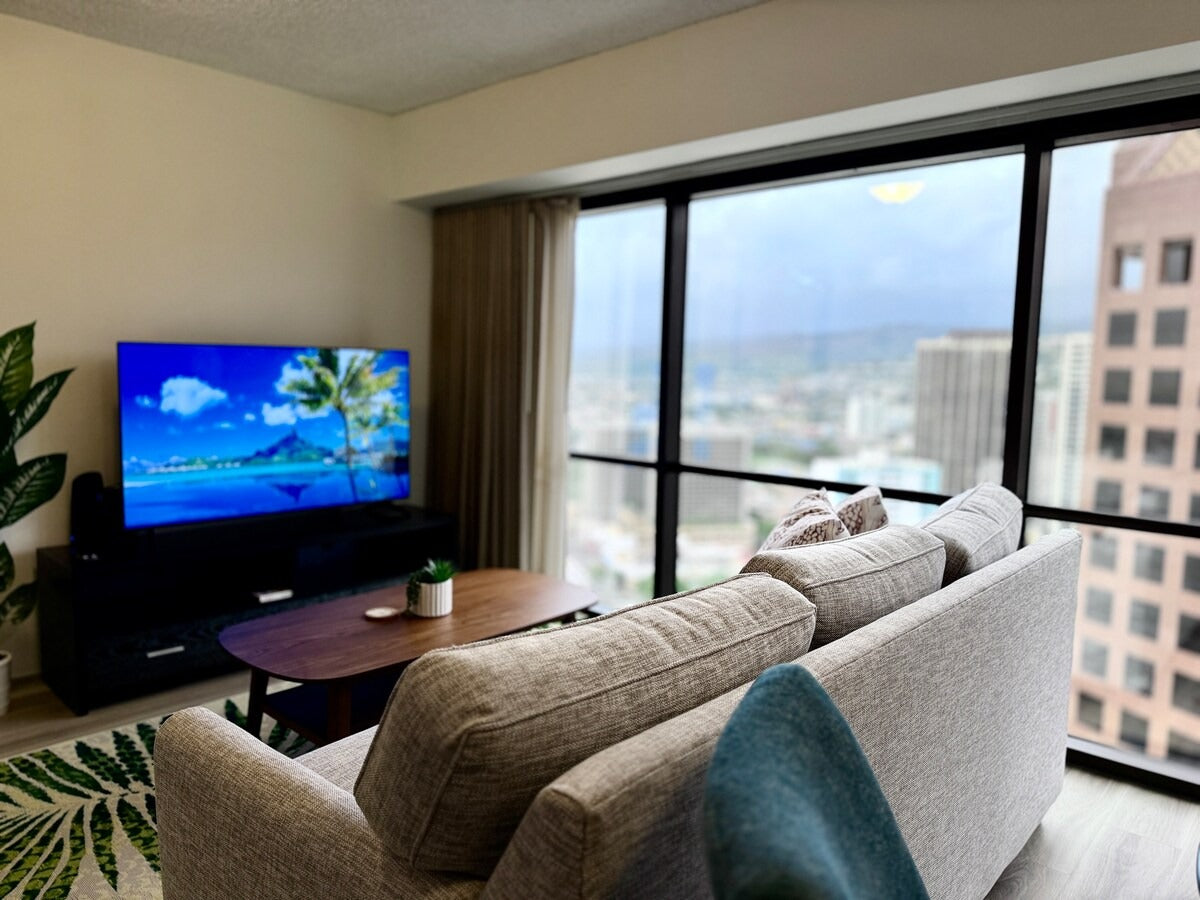 Honolulu Ocean View Condo w/ Free Parking