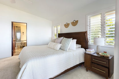 Laʻau Paina Beachfront Estate | House + Cottage