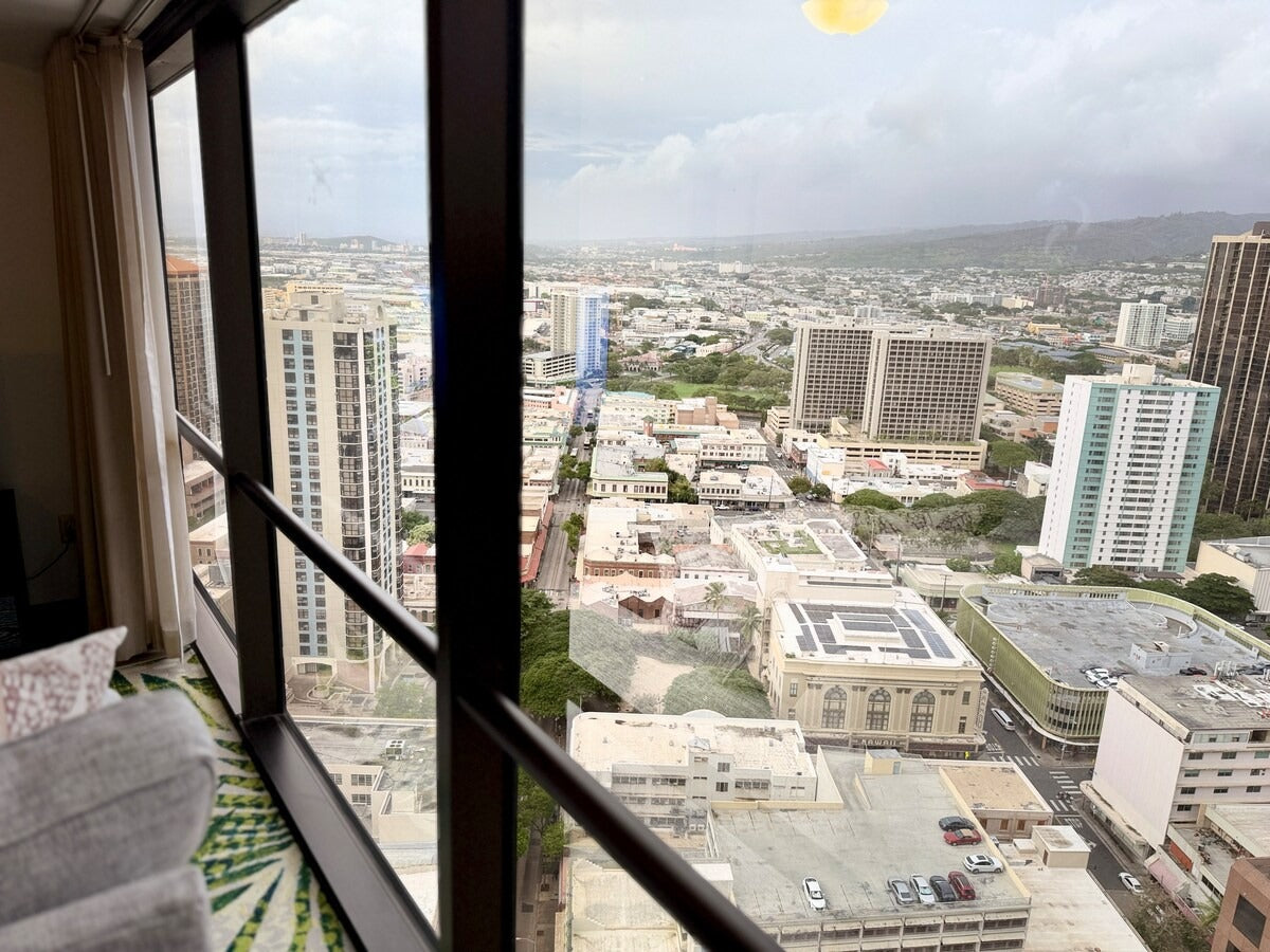 Honolulu Ocean View Condo w/ Free Parking
