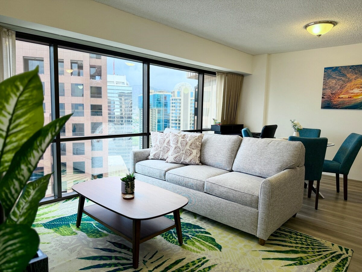 Honolulu Ocean View Condo w/ Free Parking
