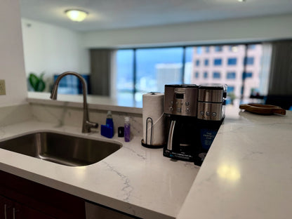 Honolulu Ocean View Condo w/ Free Parking