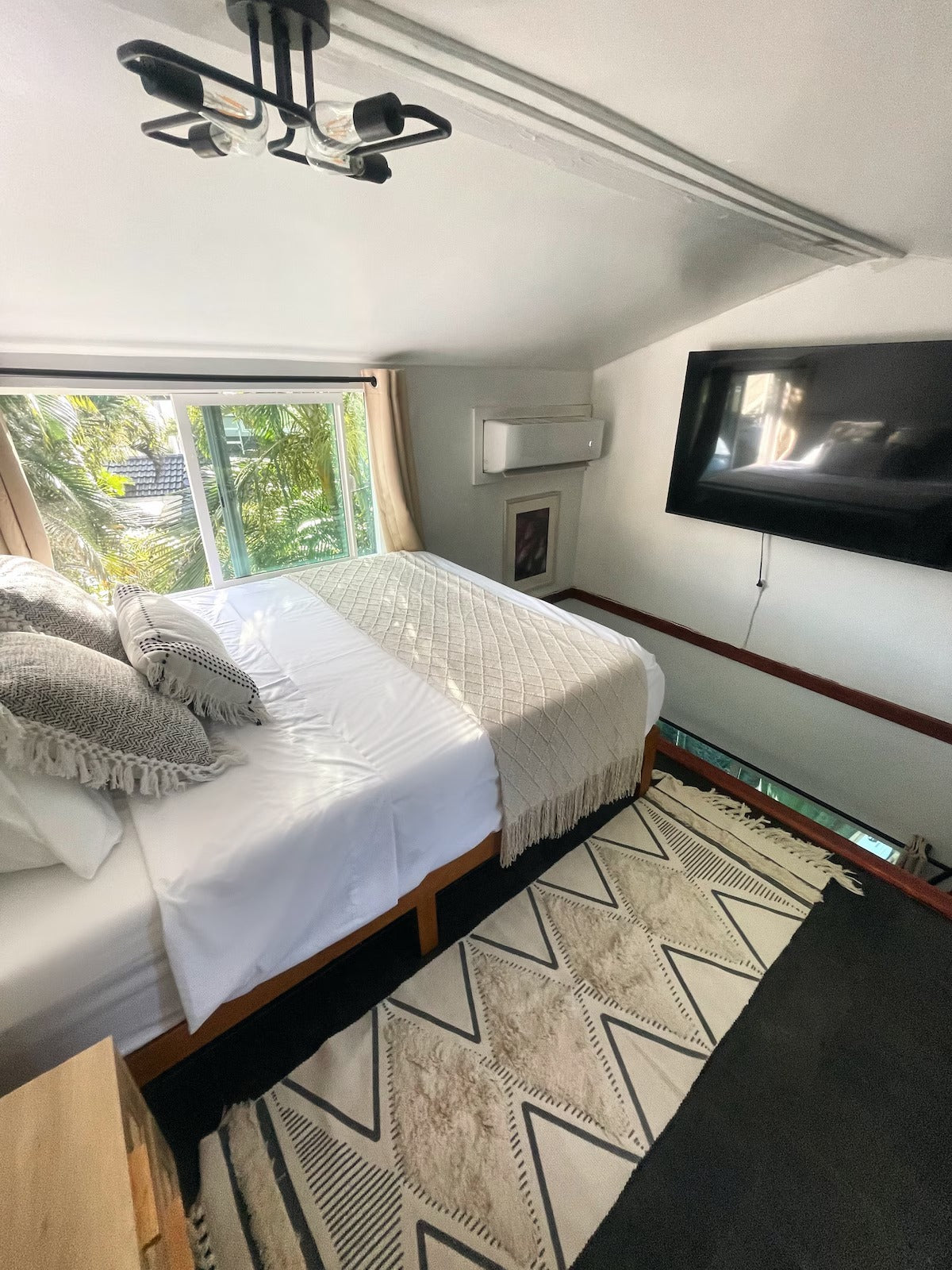 North shore Studio with sauna! - Walk to beach!