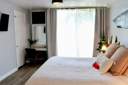 Turtle Bay Bungalow- Parking, AC & Walk to Beach